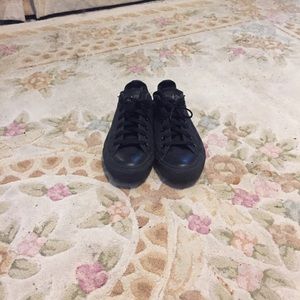 [SOLD] black converse